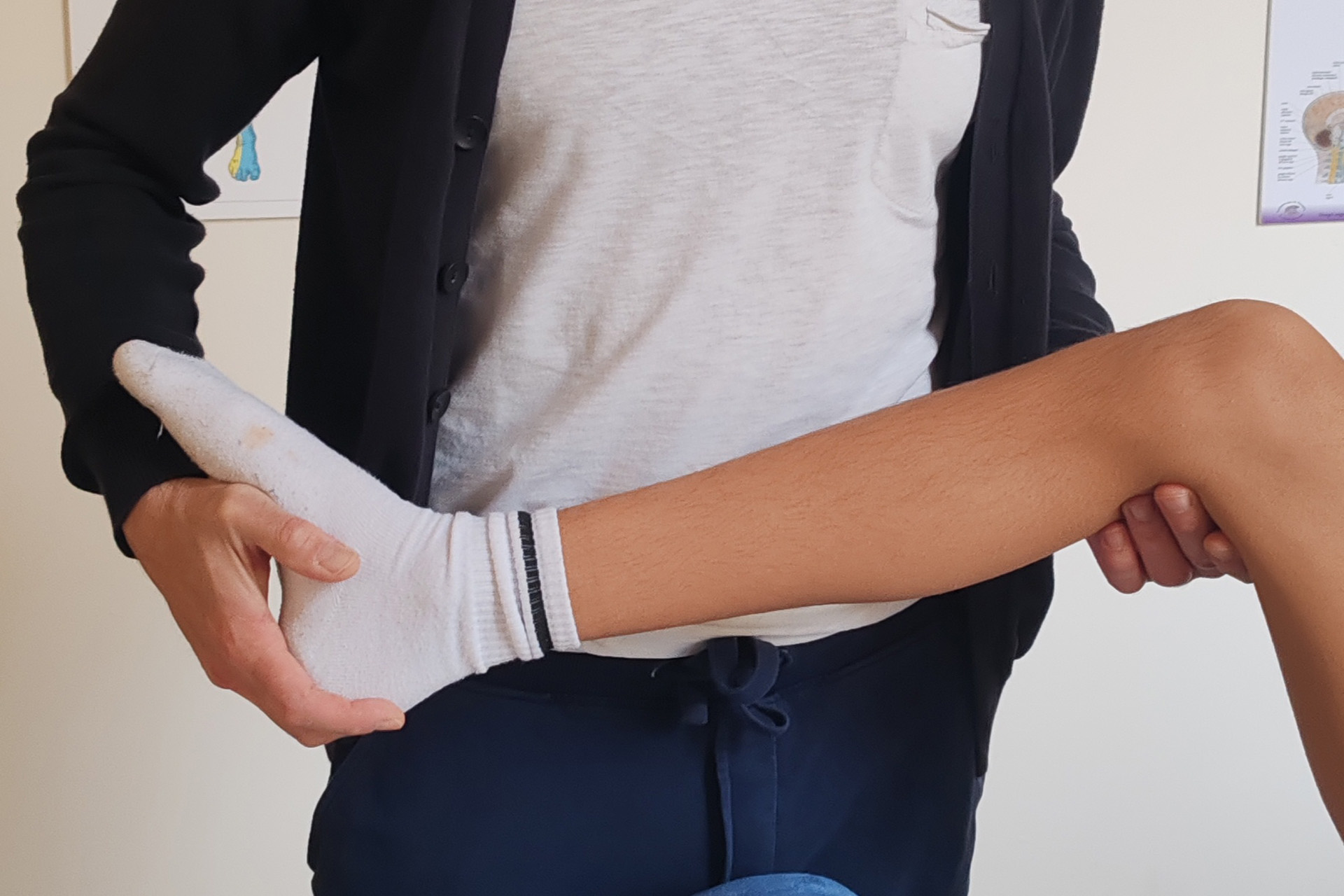 Filippo Iori mentre durante un trattamento di osteopatia sportiva